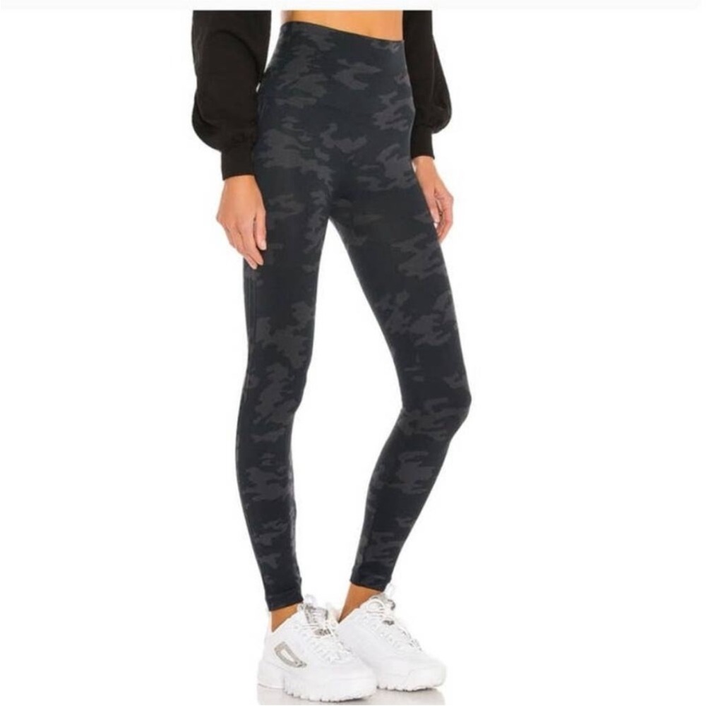 SPANX Look At Me Now Seamless Leggings Camo  Medium